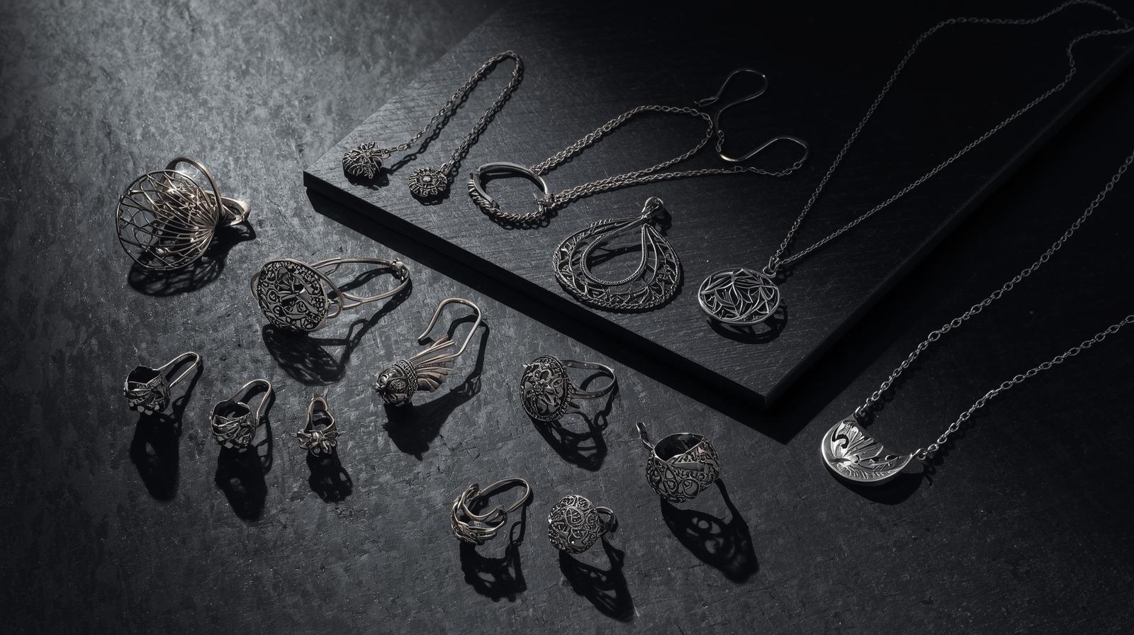 What Makes Oxidised Silver Jewellery a Global Trend_ professional image manufacturing